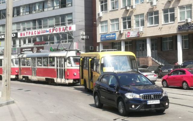 В центре Киева остановились трамваи: что случилось (ФОТО, ВИДЕО) Фото № 0 В центре Киева остановились трамваи: что случилось (ФОТО, ВИДЕО) Фото № 0