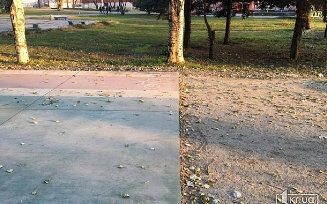 Велодорожка в парке Б. Хмельницкого опасна для жителей Кривого Рога Фото № 6 Велодорожка в парке Б. Хмельницкого опасна для жителей Кривого Рога Фото № 6