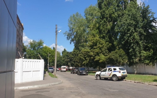 Полтавский автоугонщик поменял заложника с сотрудника УГРО на начальника и с ним пытается покинуть город Фото № 3 Полтавский автоугонщик поменял заложника с сотрудника УГРО на начальника и с ним пытается покинуть город Фото № 3