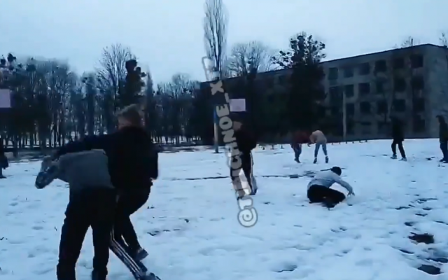 В Харькове дети устроили массовое побоище (ФОТО, ВИДЕО 18+) Фото № 3 В Харькове дети устроили массовое побоище (ФОТО, ВИДЕО 18+) Фото № 3