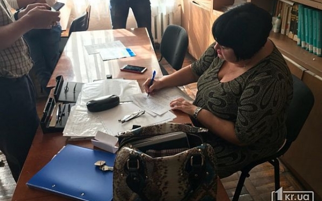 Преподаватель экономического института Преподаватель экономического института