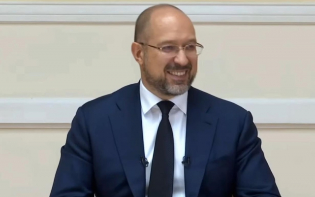 Рассмеялся, но так и не ответил: как Шмыгаль отреагировал на вопрос журналиста о переходе Украины на латиницу (ВИДЕО) Фото № 0 Рассмеялся, но так и не ответил: как Шмыгаль отреагировал на вопрос журналиста о переходе Украины на латиницу (ВИДЕО) Фото № 0