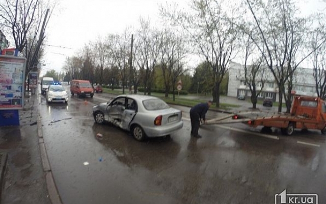 ДТП на Мусоргского: пострадавшего забрали в реанимацию Фото № 1 ДТП на Мусоргского: пострадавшего забрали в реанимацию Фото № 1