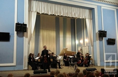 На сцене Криворожского музучилища выступил известный скрипач Фото № 0 На сцене Криворожского музучилища выступил известный скрипач Фото № 0