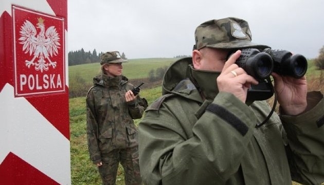 Польские пограничники самовольно перешли границу, вошли в чешский город и установили там свои порядки Фото № 0 Польские пограничники самовольно перешли границу, вошли в чешский город и установили там свои порядки Фото № 0