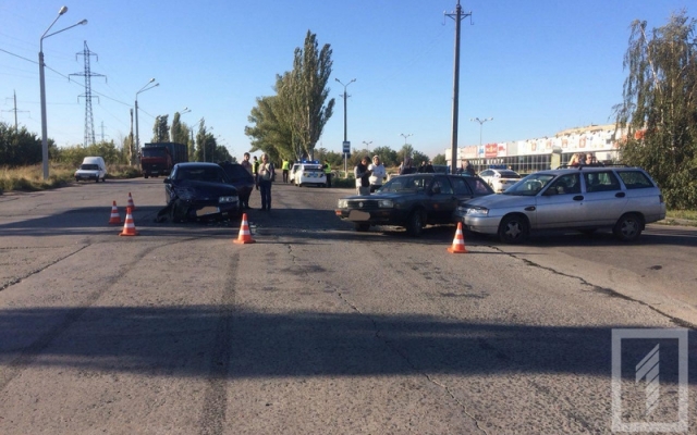 В тройном ДТП в Кривом Роге пострадала беременная девушка Фото № 2 В тройном ДТП в Кривом Роге пострадала беременная девушка Фото № 2