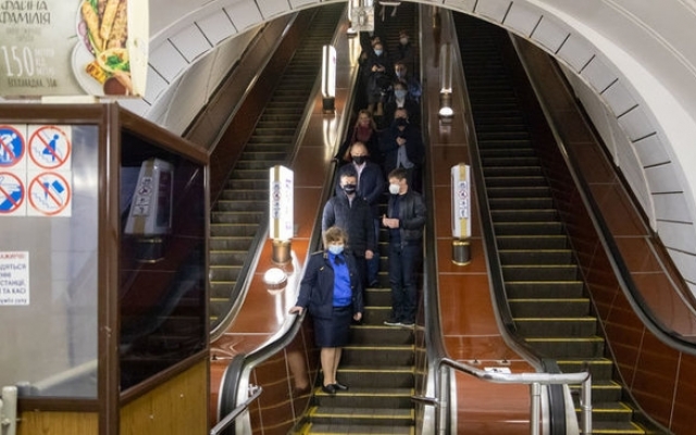 В Киеве и Харькове запустили метро: как первые пассажиры ехали в поезде (ФОТО, ВИДЕО) Фото № 0 В Киеве и Харькове запустили метро: как первые пассажиры ехали в поезде (ФОТО, ВИДЕО) Фото № 0