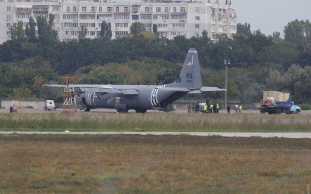 Самолёт ВВС США экстренно приземлился в Одесском аэропорту: причины Фото № 0 Самолёт ВВС США экстренно приземлился в Одесском аэропорту: причины Фото № 0