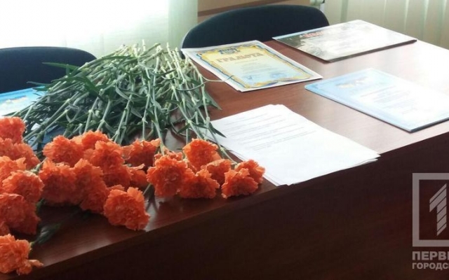 В Кривом Роге медработников поздравили с профессиональным праздником Фото № 4 В Кривом Роге медработников поздравили с профессиональным праздником Фото № 4