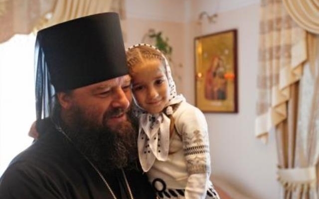 Мужчина усыновил 415 детей (ФОТО, ВИДЕО) Фото № 1 Мужчина усыновил 415 детей (ФОТО, ВИДЕО) Фото № 1