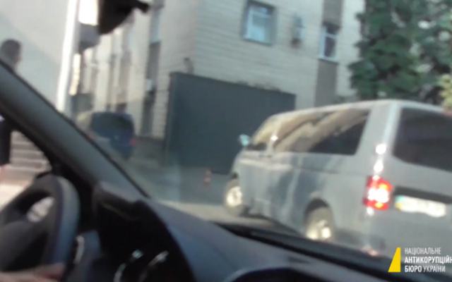 Погоня за Чаусом: в НАБУ показали, как пытались догнать автомобиль СБУ с одиозным экс-судьей (ВИДЕО) Фото № 0 Погоня за Чаусом: в НАБУ показали, как пытались догнать автомобиль СБУ с одиозным экс-судьей (ВИДЕО) Фото № 0