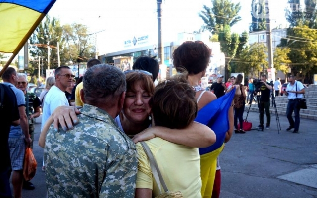В Кривом Роге участники АТО и родственники погибших солдат провели митинг-реквием по погибшим в В Кривом Роге участники АТО и родственники погибших солдат провели митинг-реквием по погибшим в