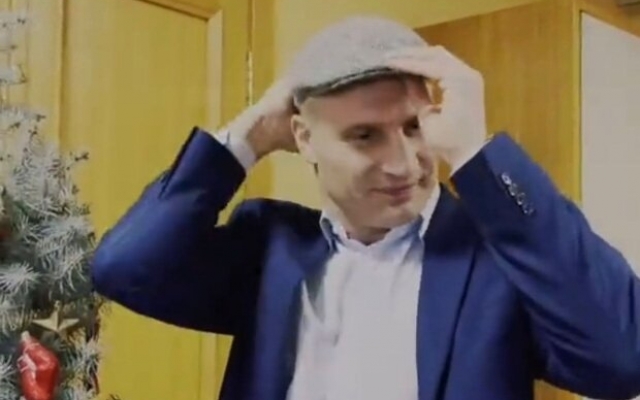 Виталий Кличко эпично потроллил шляпу с новогодней елки в Киеве (ВИДЕО) Фото № 0 Виталий Кличко эпично потроллил шляпу с новогодней елки в Киеве (ВИДЕО) Фото № 0