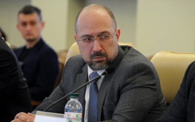 Премьер-министр заявил, что топ-чиновникам сократят зарплату вдвое Фото № 0 Премьер-министр заявил, что топ-чиновникам сократят зарплату вдвое Фото № 0