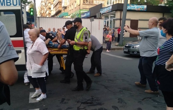 Жестокие разборки в центре Николаева пришлось разнимать женщинам (ФОТО, ВИДЕО) Фото № 2 Жестокие разборки в центре Николаева пришлось разнимать женщинам (ФОТО, ВИДЕО) Фото № 2
