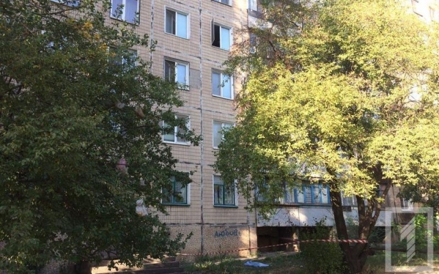 В Кривом Роге разбился ребенок, выпав с 4 этажа Фото № 3 В Кривом Роге разбился ребенок, выпав с 4 этажа Фото № 3