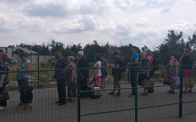 Леонид Кучма на Луганщине проконтролировал процесс разведения войск Фото № 4 Леонид Кучма на Луганщине проконтролировал процесс разведения войск Фото № 4