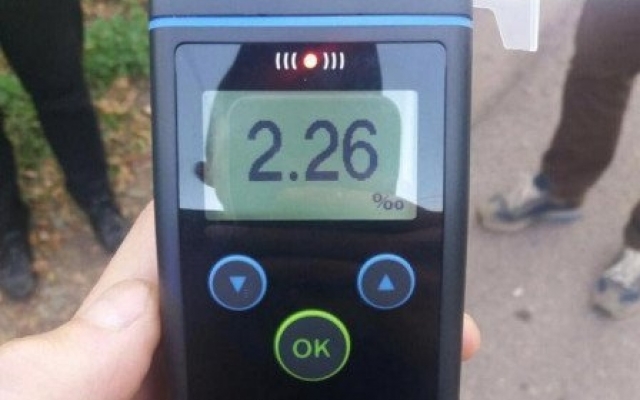 В Кривом Роге копы остановили авто, водитель которого оказался выпившим Фото № 0 В Кривом Роге копы остановили авто, водитель которого оказался выпившим Фото № 0