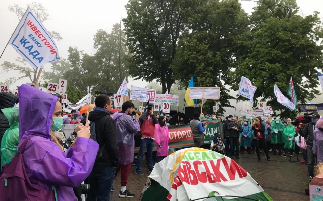 В центре Киева протест: тысяча людей грозятся перекрыть Крещатик и поставить палатки (ФОТО) Фото № 7 В центре Киева протест: тысяча людей грозятся перекрыть Крещатик и поставить палатки (ФОТО) Фото № 7