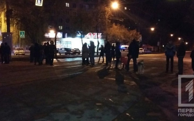 Жители Долгинцевского района перекрыли дорогу Фото № 2 Жители Долгинцевского района перекрыли дорогу Фото № 2