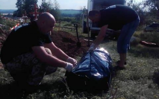 Волонтеры из Кривого Рога нашли тело погибшего в зоне АТО Фото № 0 Волонтеры из Кривого Рога нашли тело погибшего в зоне АТО Фото № 0