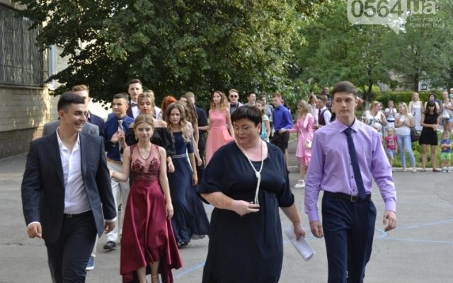 В школах Кривого Рога прошли выпускные вечера Фото № 2 В школах Кривого Рога прошли выпускные вечера Фото № 2