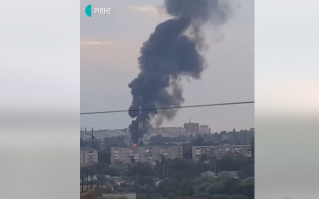 В Ровно на подстанции ЧП: клубы дыма поднялись в небо (ВИДЕО) Фото № 0 В Ровно на подстанции ЧП: клубы дыма поднялись в небо (ВИДЕО) Фото № 0