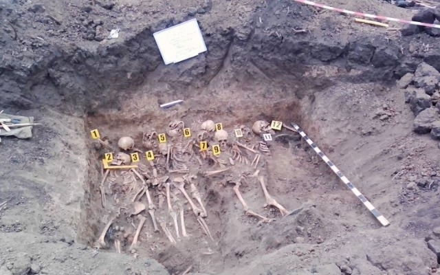 Возле Кривого Рога найдено захоронение неизвестных бойцов Фото № 0 Возле Кривого Рога найдено захоронение неизвестных бойцов Фото № 0
