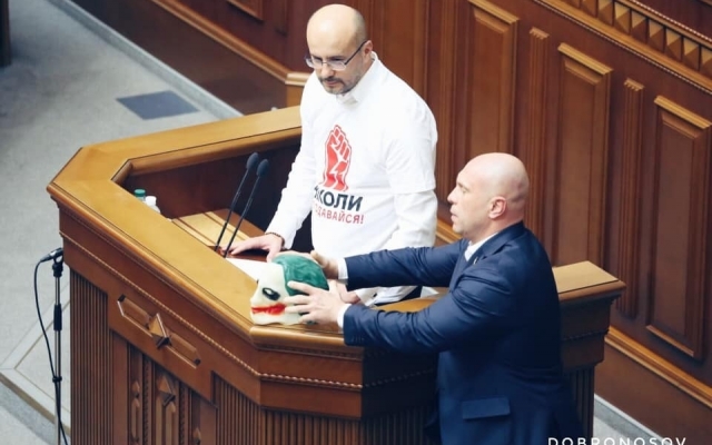 Илью Киву снова поймали на выходке в Верховной Раде (ФОТО, ВИДЕО) Фото № 1 Илью Киву снова поймали на выходке в Верховной Раде (ФОТО, ВИДЕО) Фото № 1