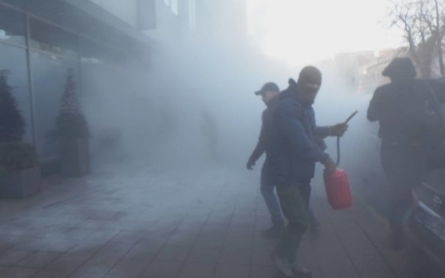 Копья, камни, газ и зеленка: под Верховной Радой митинги (ФОТО, ВИДЕО) Фото № 1 Копья, камни, газ и зеленка: под Верховной Радой митинги (ФОТО, ВИДЕО) Фото № 1