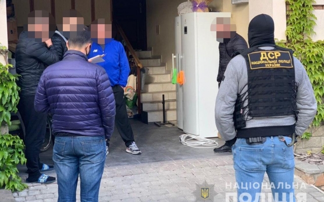 В Киеве правоохранители обнаружили почти 500 тыс. долларов В Киеве правоохранители обнаружили почти 500 тыс. долларов