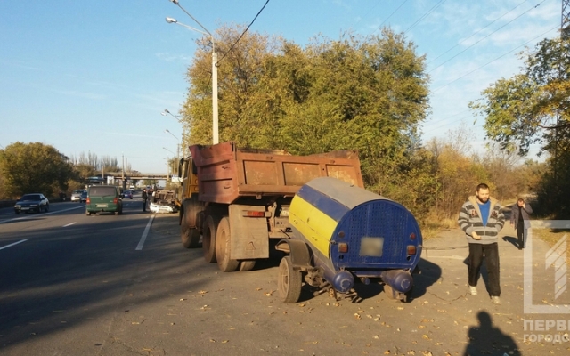 ДТП в Кривом Роге: на объездной столкнулись ДТП в Кривом Роге: на объездной столкнулись