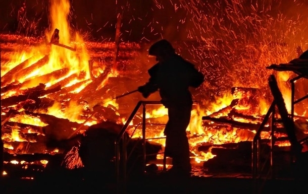 В Кривом Роге очередной пожар: горела летняя кухня и сарай Фото № 0 В Кривом Роге очередной пожар: горела летняя кухня и сарай Фото № 0