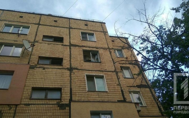 В Кривом Роге непогода разбила окна и снесла дома Фото № 2 В Кривом Роге непогода разбила окна и снесла дома Фото № 2
