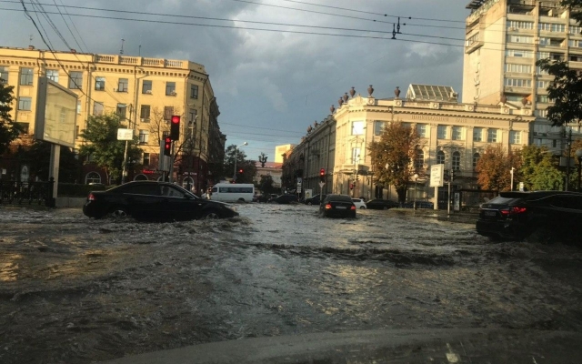 В Днепре выпал град размером с голубиное яйцо (ФОТО, ВИДЕО) Фото № 2 В Днепре выпал град размером с голубиное яйцо (ФОТО, ВИДЕО) Фото № 2