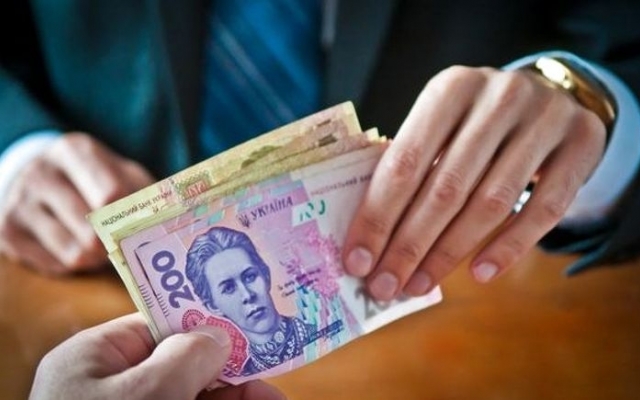 Под Киевом кандидат раздавал избирателям по 1 тысяче гривен Фото № 0 Под Киевом кандидат раздавал избирателям по 1 тысяче гривен Фото № 0