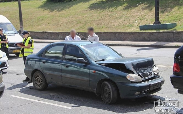 ДТП в Кривом Роге: столкнулись Daewoo и BMW Фото № 1 ДТП в Кривом Роге: столкнулись Daewoo и BMW Фото № 1