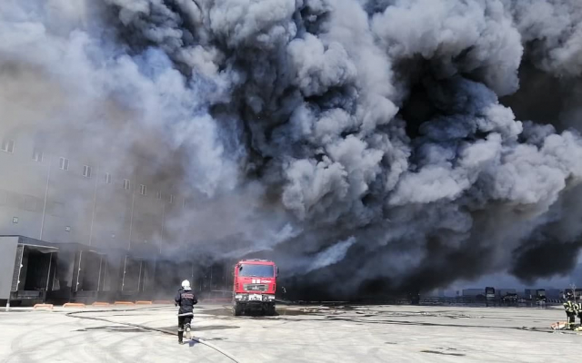 Под Одессой огромное пожарище: горит складское здание (ВИДЕО) Фото № 1 Под Одессой огромное пожарище: горит складское здание (ВИДЕО) Фото № 1