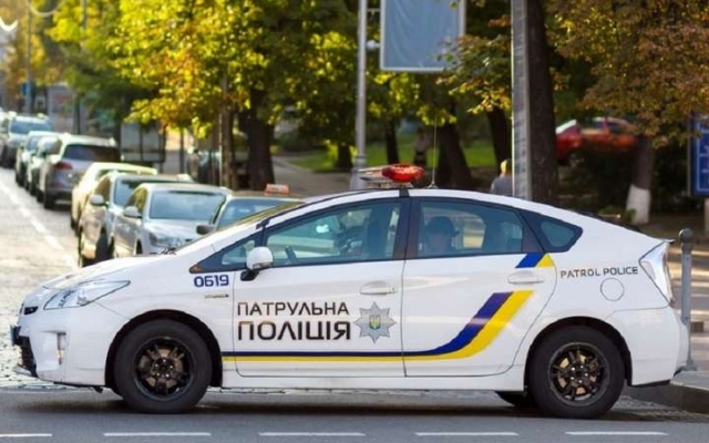 В Днепре полицейский решил оригинально избавиться от незаконных денег (ВИДЕО) Фото № 0 В Днепре полицейский решил оригинально избавиться от незаконных денег (ВИДЕО) Фото № 0