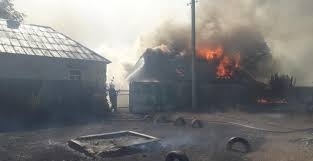Во время масштабных пожаров на Харьковщине тракторист бросился вспахивать землю и спас 20 домой от огня (ФОТО) Фото № 1 Во время масштабных пожаров на Харьковщине тракторист бросился вспахивать землю и спас 20 домой от огня (ФОТО) Фото № 1