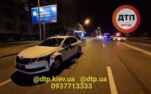В Киеве полиция сбила пешехода: он скончался в скорой (ФОТО) Фото № 2 В Киеве полиция сбила пешехода: он скончался в скорой (ФОТО) Фото № 2
