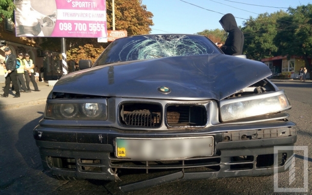 Смертельное ДТП в Кривом Роге: на улице Харитонова BMW сбил девушку Фото № 2 Смертельное ДТП в Кривом Роге: на улице Харитонова BMW сбил девушку Фото № 2