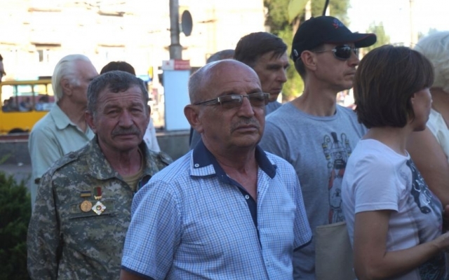 В Кривом Роге участники АТО и родственники погибших солдат провели митинг-реквием по погибшим в В Кривом Роге участники АТО и родственники погибших солдат провели митинг-реквием по погибшим в