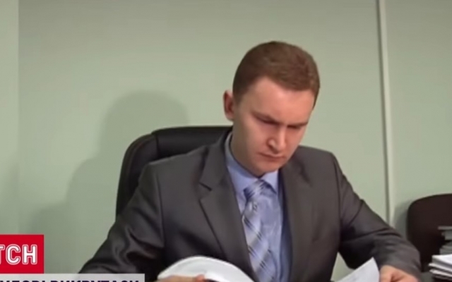 В Ровно экс-прокурор завещал судье по его делу свои средства и ценности (ВИДЕО) Фото № 0 В Ровно экс-прокурор завещал судье по его делу свои средства и ценности (ВИДЕО) Фото № 0