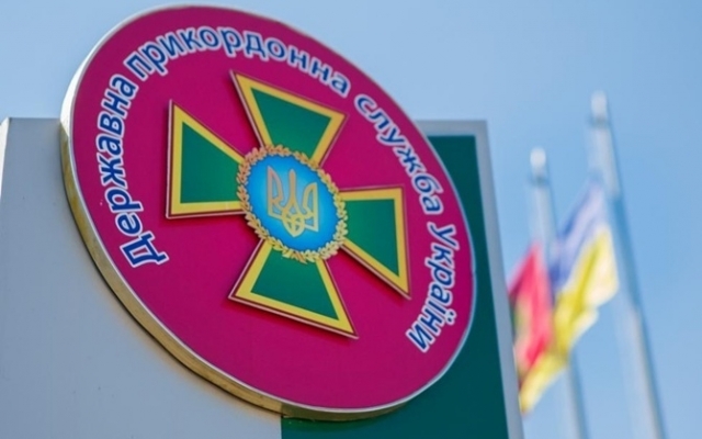 Житель РФ на пункте пропуска попросил у украинских пограничников политического убежища Фото № 0 Житель РФ на пункте пропуска попросил у украинских пограничников политического убежища Фото № 0