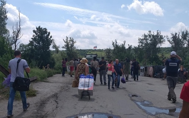 Леонид Кучма на Луганщине проконтролировал процесс разведения войск Фото № 3 Леонид Кучма на Луганщине проконтролировал процесс разведения войск Фото № 3
