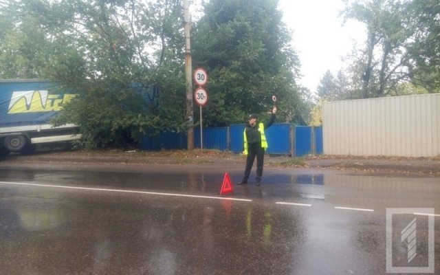 В Кривом Роге фура слетела с дороги Фото № 2 В Кривом Роге фура слетела с дороги Фото № 2