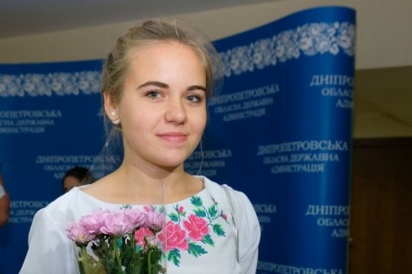 Школьница из Кривого Рога получила областную стипендию Фото № 1 Школьница из Кривого Рога получила областную стипендию Фото № 1