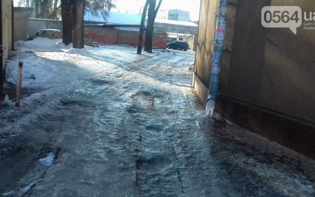 В Кривом Роге обледеневшие тротуары создают массу проблем горожанам Фото № 10 В Кривом Роге обледеневшие тротуары создают массу проблем горожанам Фото № 10