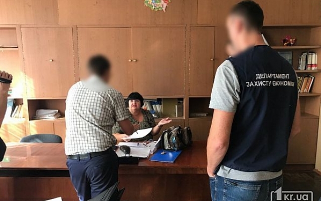 Преподаватель экономического института Преподаватель экономического института